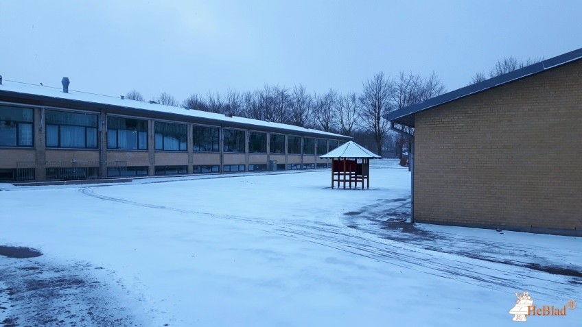 Sabro-Korsvejskolen fra / af  Rønde