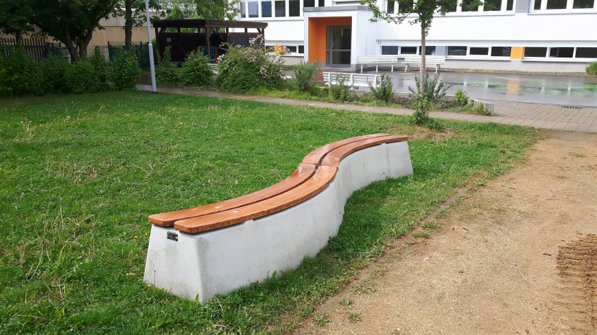 Luksus, Oval Betonbænk