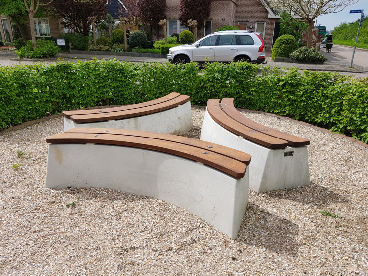 Luksus, Oval Betonbænk