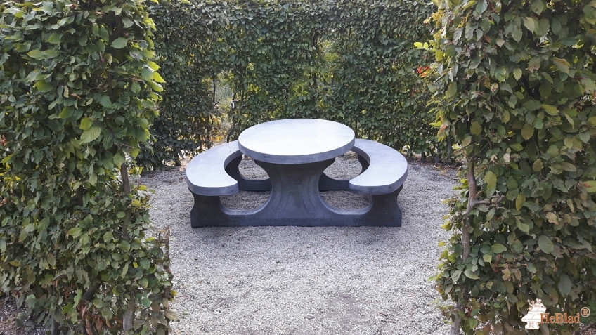 Standard Oval Bordbænk Antracit-Beton