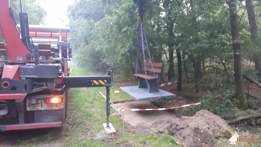 Parkbænk med Bundplade Antracit-Beton