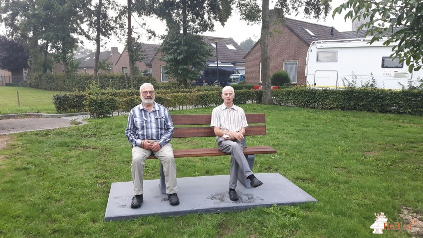 Parkbænk med Bundplade Antracit-Beton