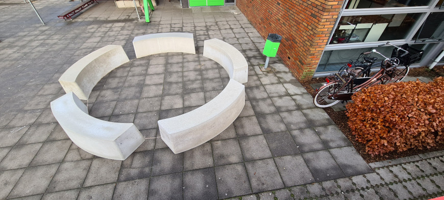 Betonbænk Standard Oval i Antracit-Beton