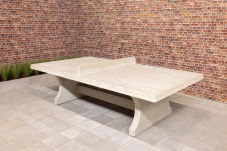 Bordtennisbord i rå beton