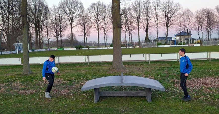 Fodvolleyballbord i antracit-beton