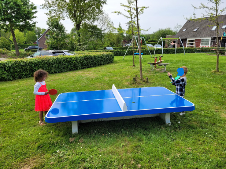 Bordtennisbord lavt, afrundet blå