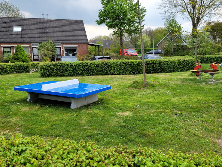 Bordtennisbord lavt, afrundet blå