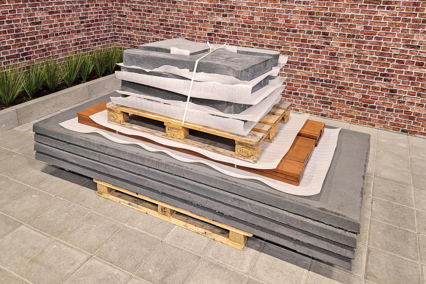 Sæt med 4 parkbænke med bundplade, antracit-beton