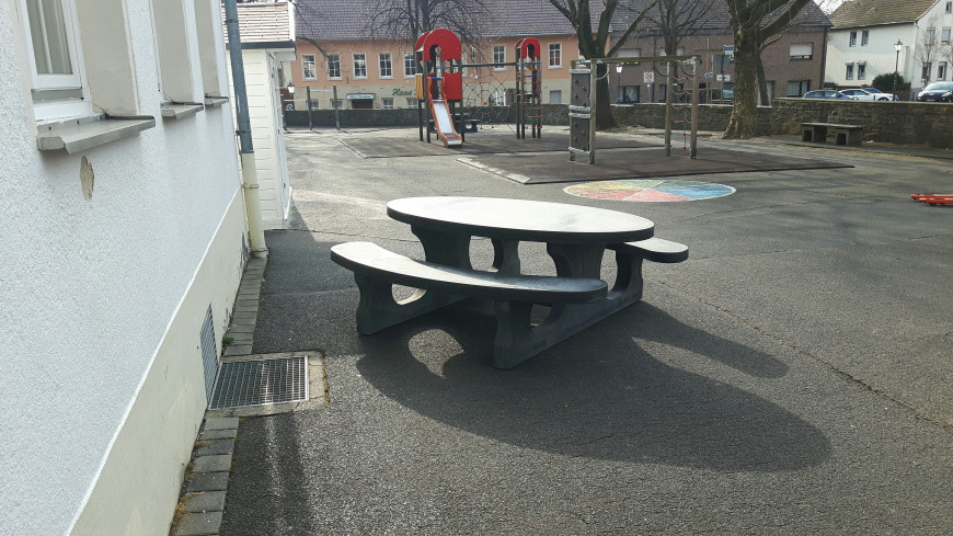 Standard Oval Bordbænk Antracit-Beton