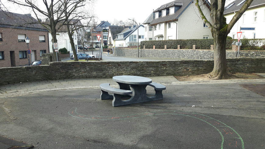 Standard Oval Bordbænk Antracit-Beton